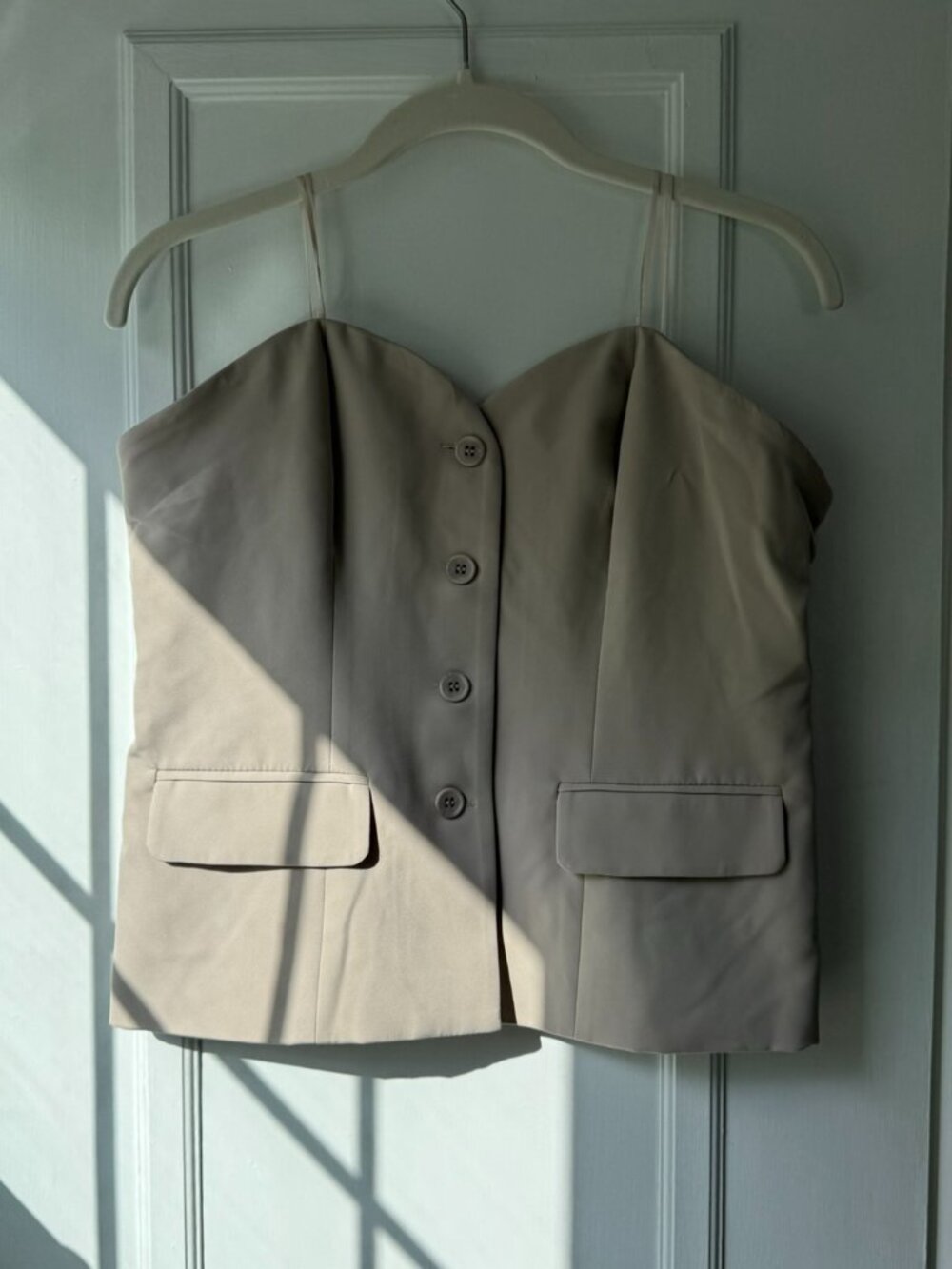 ✨ Sincerely Jules Beige Tailored Vest Style Cami Top ✨